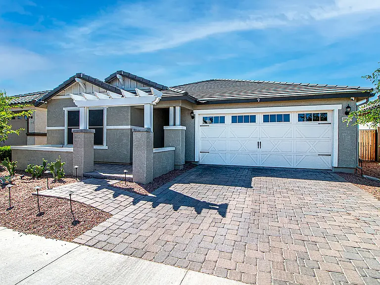 3915 E Liberty Ln — Photo 2