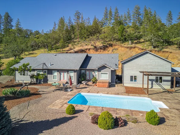 158 Rockingham Cir, Eagle Pt, OR 97524