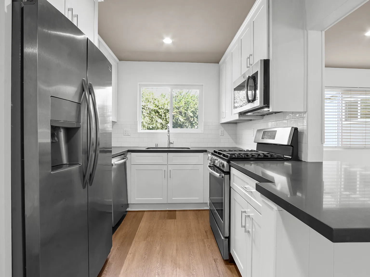 1 bed, 800 sqft, $2,095 — Photo 3