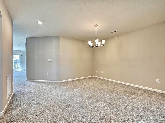 5th image of 2501 Crosshill Dr