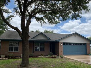 128 Wild Phlox Dr, Bellville, TX 77418