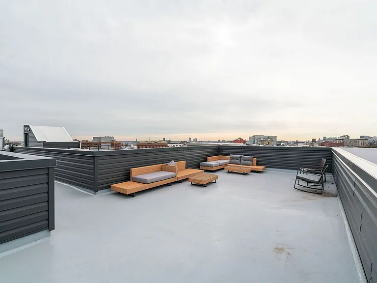 The Crown on Leland — Photo 41