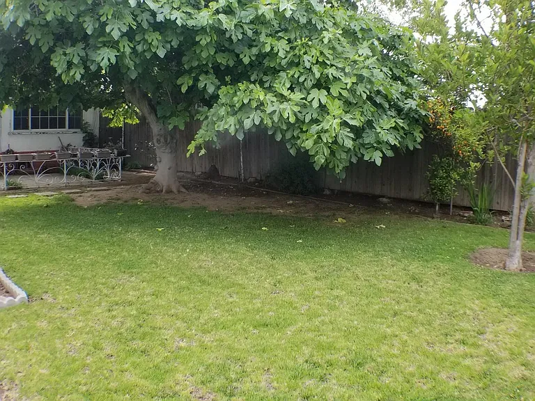 512 S Flower St — Photo 34