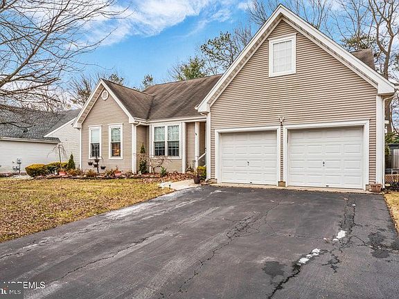2nd image of 19 Crown Cir