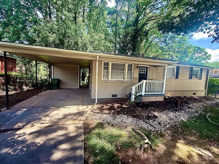 416 Macedonia Rd SE — Photo 1