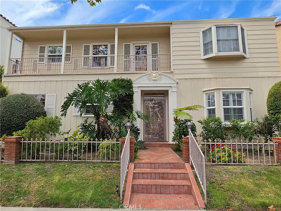 133 S Canon Dr