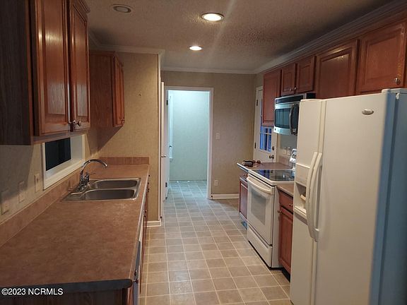 2nd image of 5077 Lakewood Drive SW