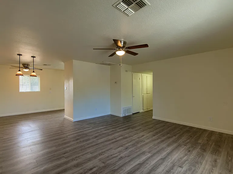4702 N 48th Ave — Photo 18