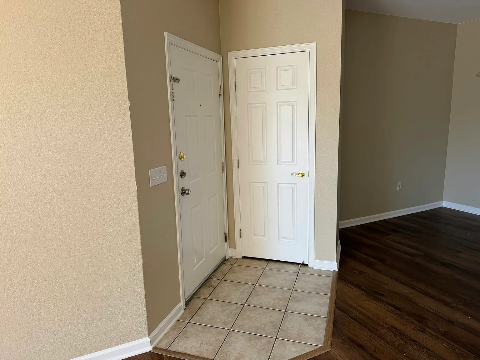 7440 South Blackhawk Street, Unit 7204 — Photo 3