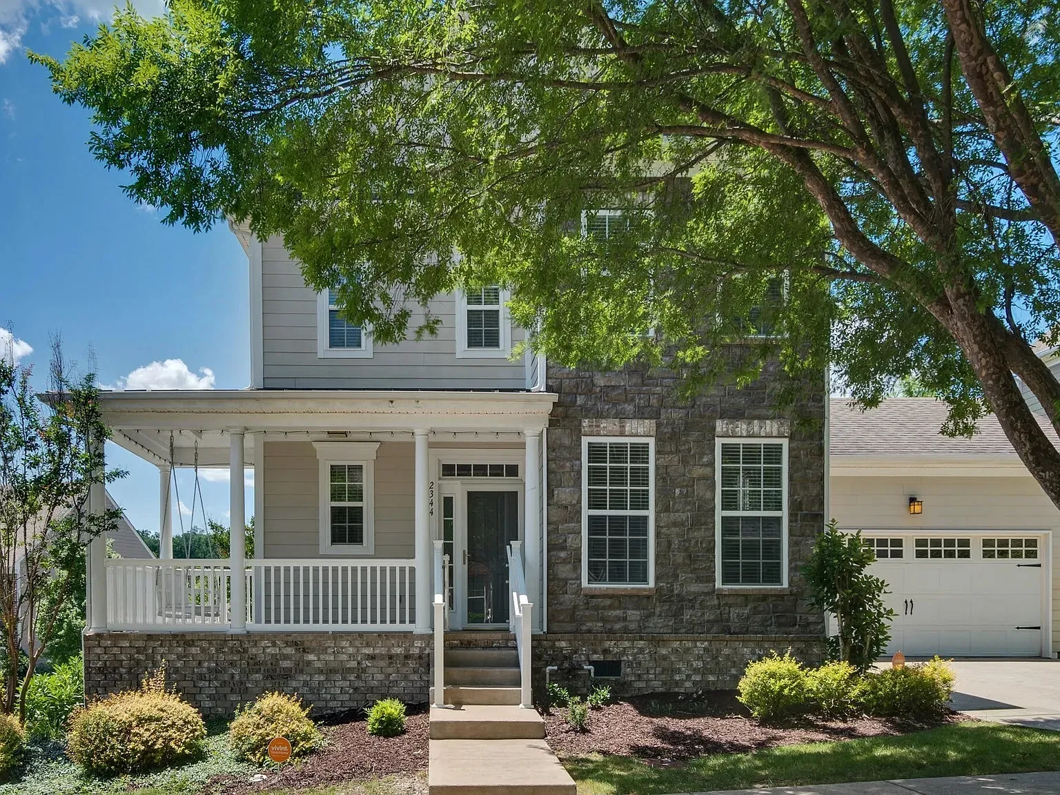 3 bed, 2.5 bath, 1715 sqft, $2,600 — Photo 1
