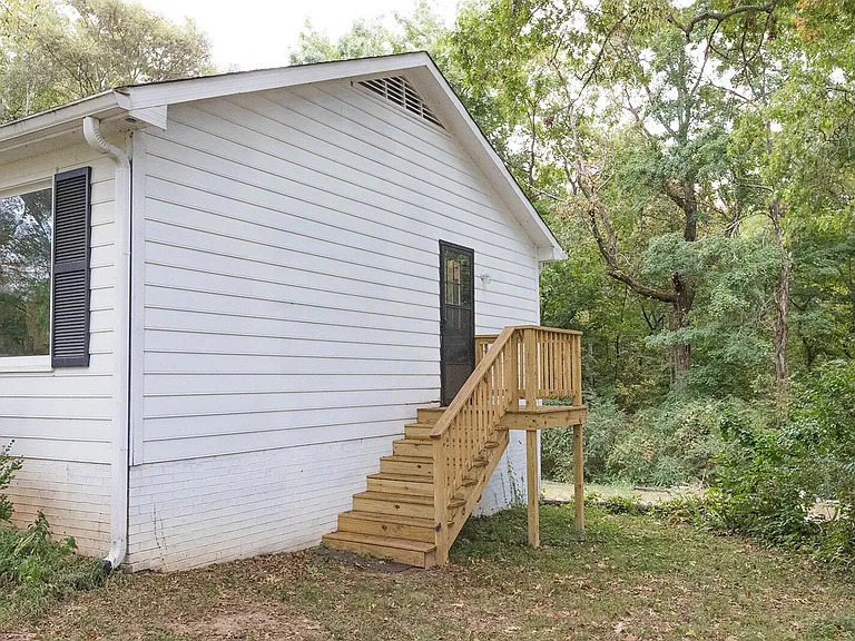 210 Elliott Ct — Photo 6