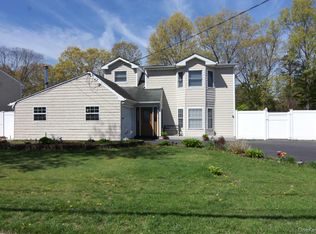 96 Stuyvesant Dr, Port Jefferson Station, NY 11776