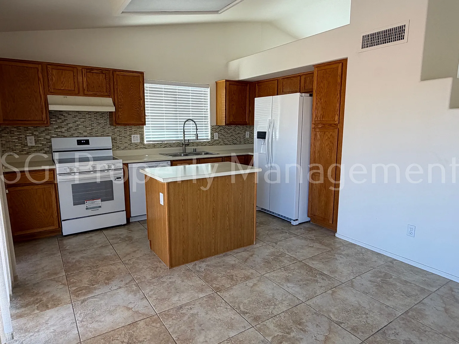 3 Bedroom Glendale Home — Photo 2