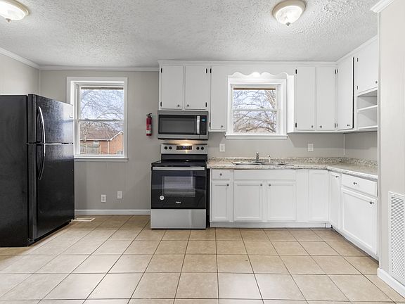 5th image of 611 Lafayette Ct