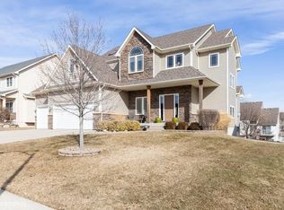 707 80th St, West Des Moines, IA 50266