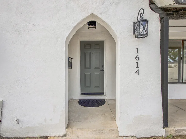 1614 E Roma Ave — Photo 33