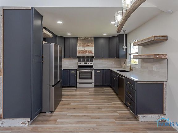 3rd image of 6436 Antoinette Ln