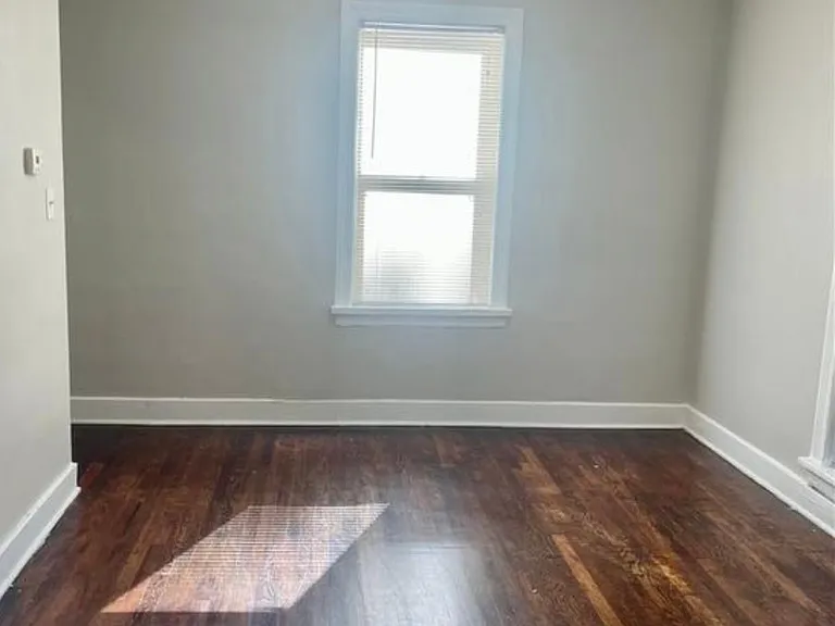 2062 Jackson Ave — Photo 8
