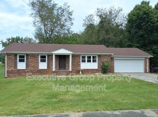 927 Fairview Cir, Radcliff, KY 40160