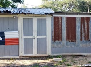 810 Libold Dr, Devine, TX 78016