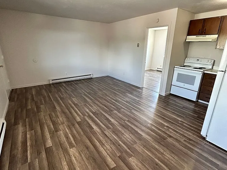 399 N Mountain View Dr — Photo 7