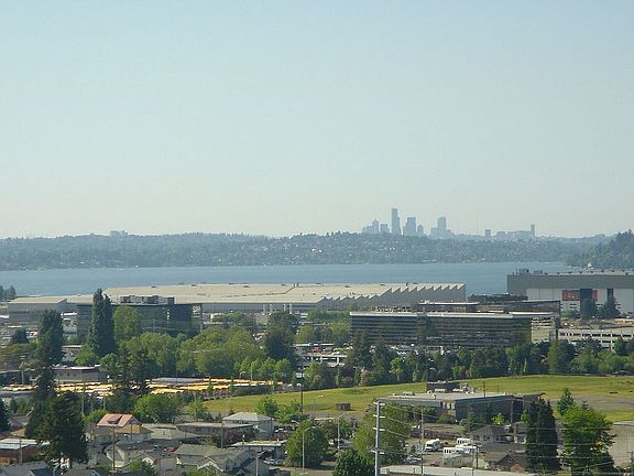 Expansive Views of Lake WA, Seattle, Olympic