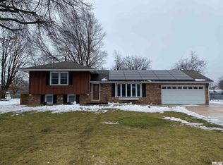 118 Harvester Rd, Canton, IL 61520