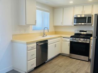 175 Cedar Rd APT 8, Vista, CA 92083