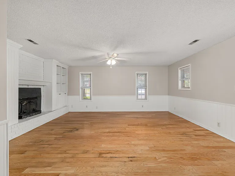 1618 Chisholm Rd — Photo 13