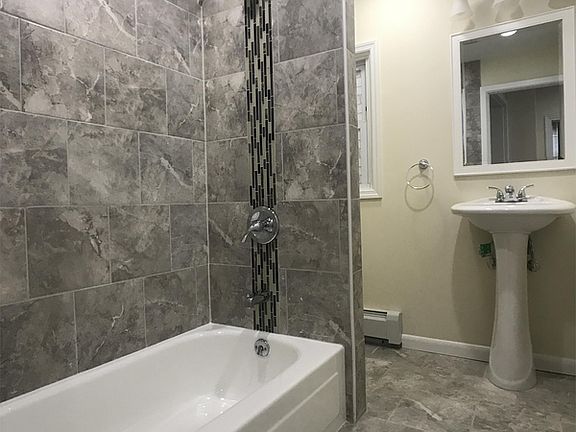 4th image of 338 Saratoga St #1