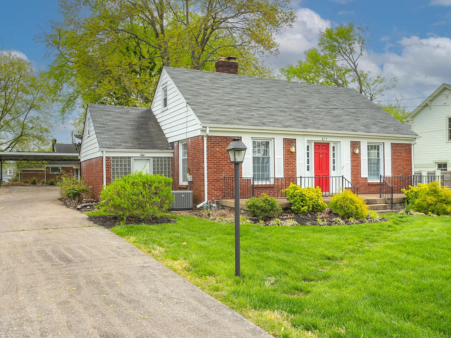 611 Shady Lane — Photo 3