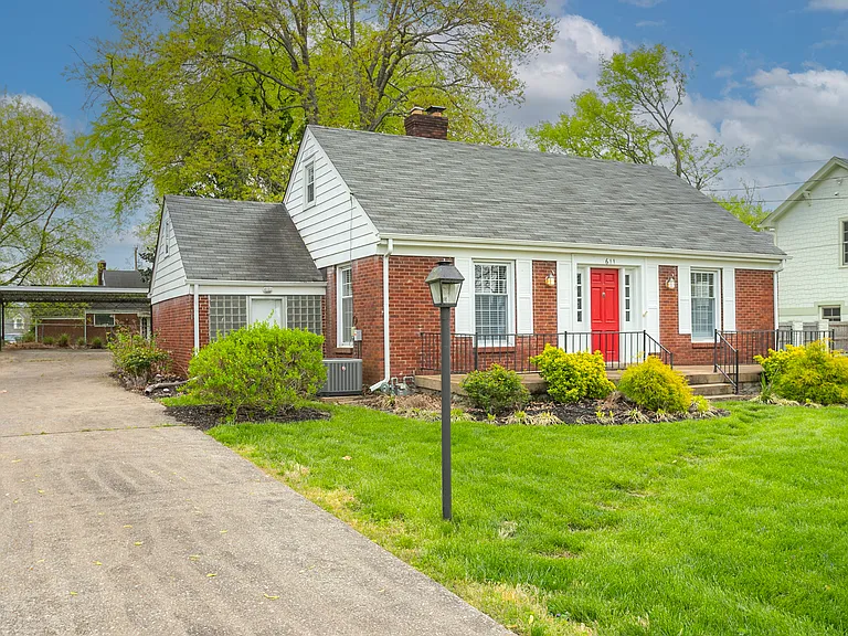 611 Shady Ln — Photo 3