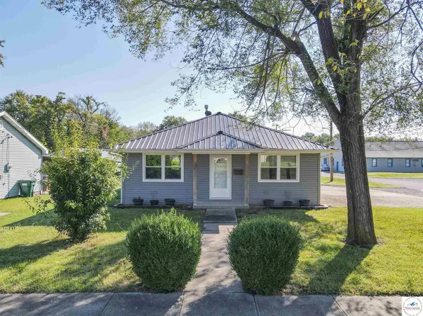 900 N 3rd St, Clinton, MO 64735