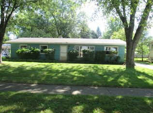 15 Woodridge Rd, Montgomery, IL 60538