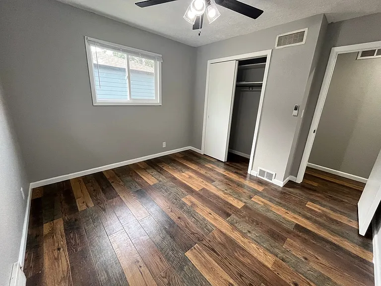 4300 S Hickory Hill Rd — Photo 13