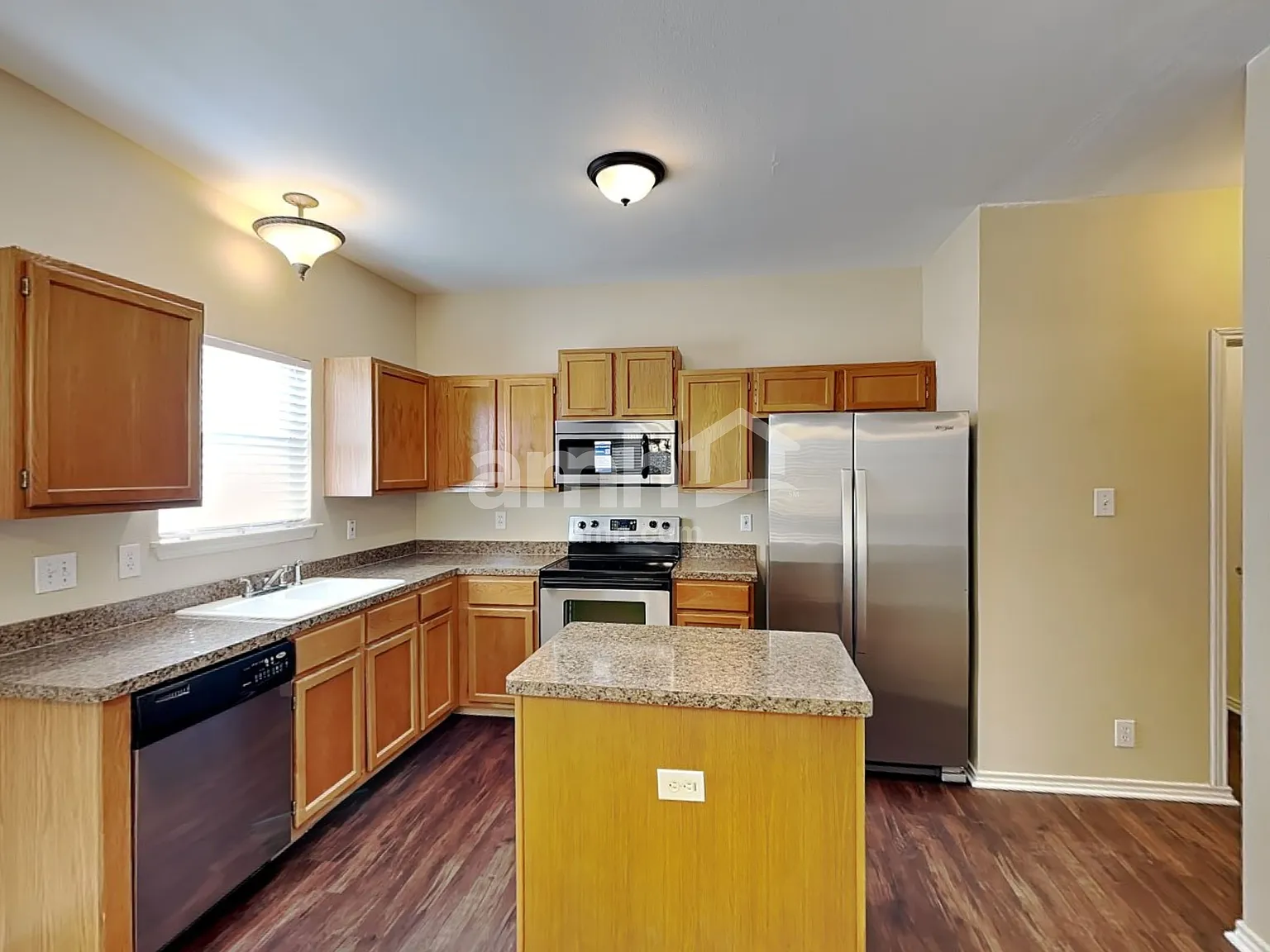 3 bed, 2.5 bath, 1700 sqft, $1,980 — Photo 3