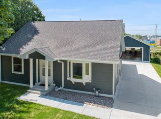 1027 Shadow Ln, Green Bay, WI 54304