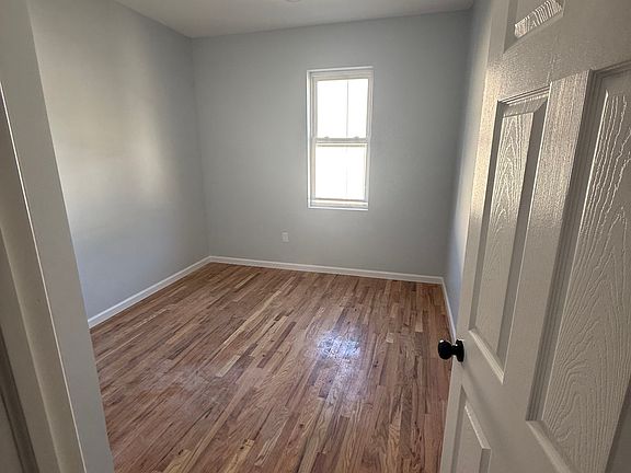 4th image of 124 Williams Ave #1