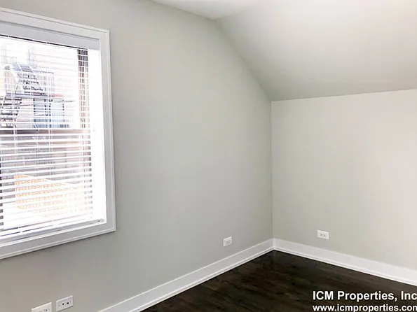 2152 W Fletcher St #COACH HOUSE — Photo 4