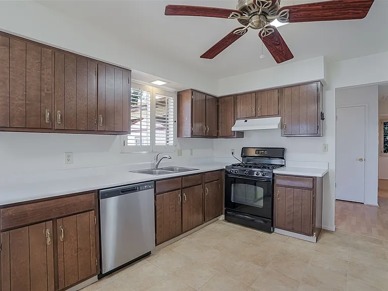 2270 Sandia Dr — Photo 10