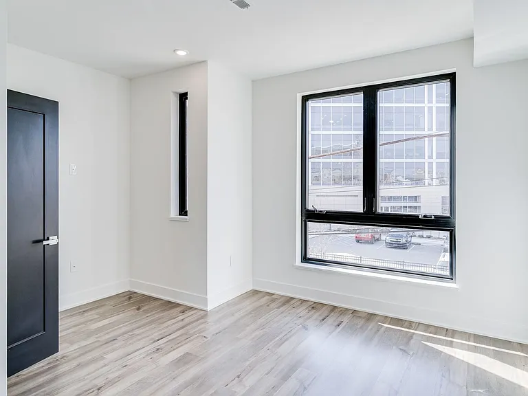 Brand New Luxury Townhouses — Photo 23