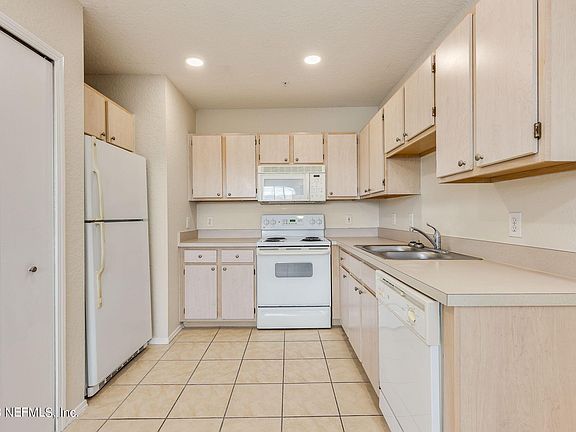 5th image of 1701 The Greens Way APT 631