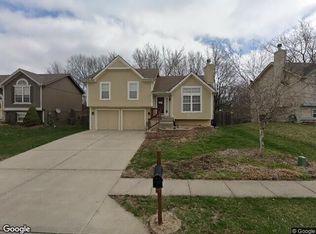 11219 N McGee St, Kansas City, MO 64155