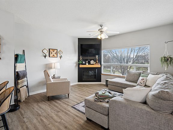 3rd image of 301 SE 11th St Unit 106
