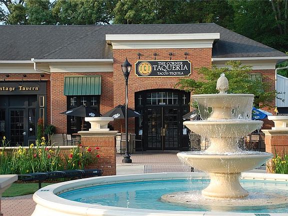 4th image of 2873 Elmwood Dr #10