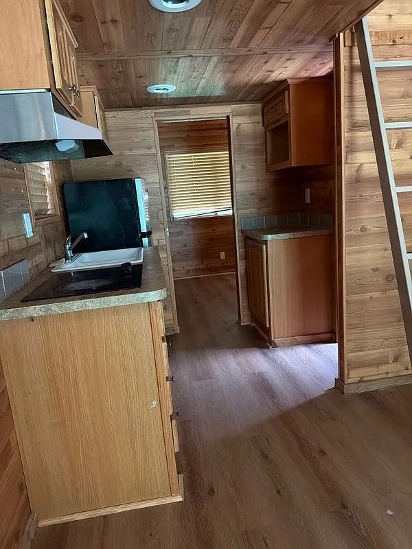1 bed, 1.0 bath, 1964 sqft, $1,200 — Photo 4