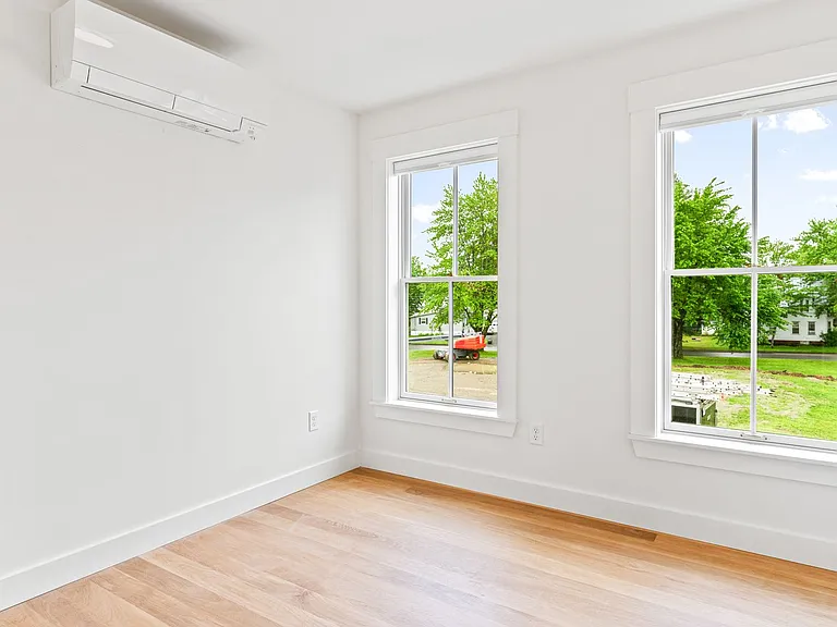 55 Weston Ave — Photo 17