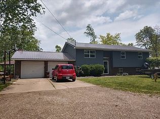 114 Lake Rd, Belpre, OH 45714