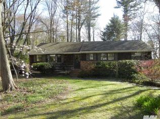 48 Cherry Ln, Smithtown, NY 11787