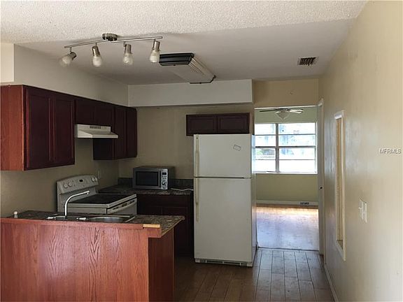5th image of 612 Charter Ct
